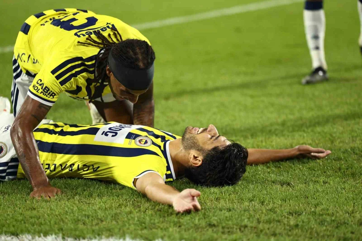 Fenerbahçe Konyaspor'u İlk Yarıda 3-1 Geçti