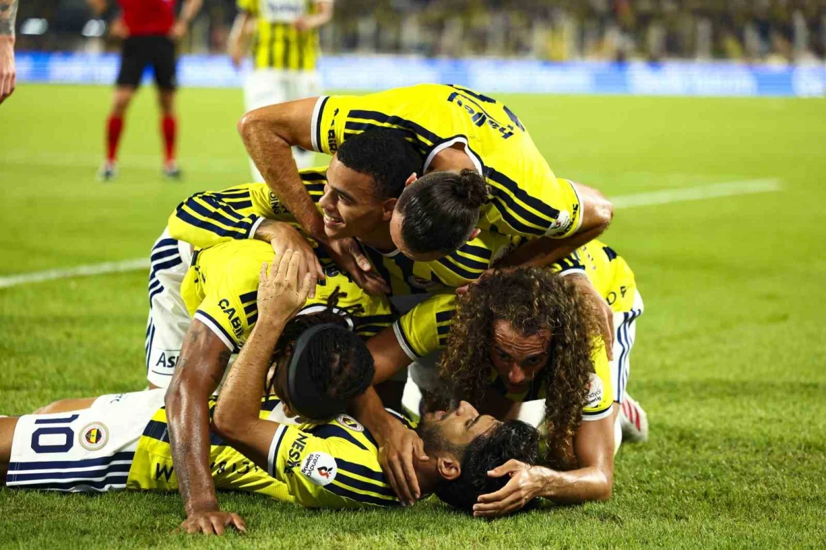 Fenerbahçe Konyaspor'u İlk Yarıda 3-1 Geçti