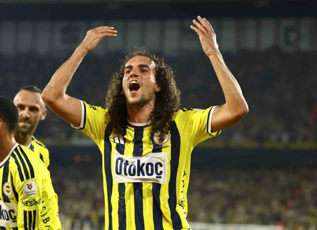Fenerbahçe Konyaspor'u İlk Yarıda 3-1 Geçti