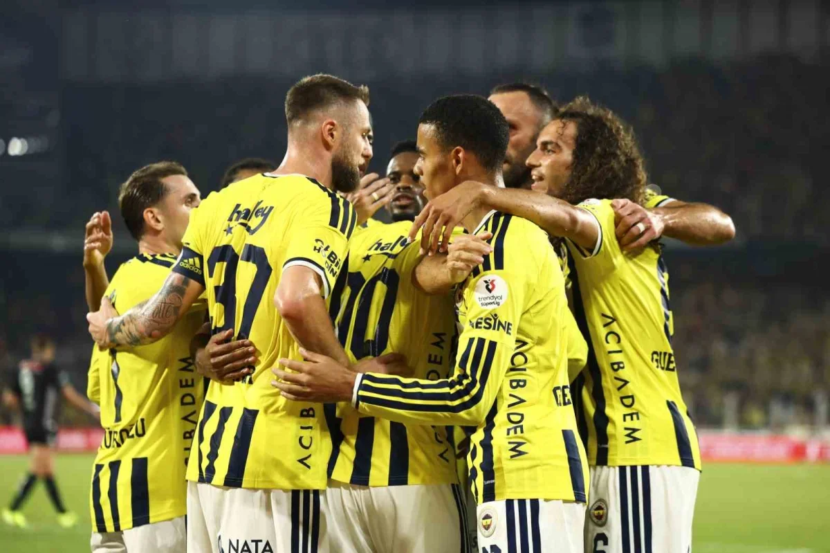 Fenerbahçe Konyaspor'u İlk Yarıda 3-1 Geçti