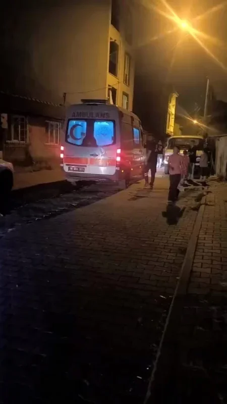 Bursa İnegöl'de tüfekli kavgada baba ve 4 yaşındaki oğlu yaralandı