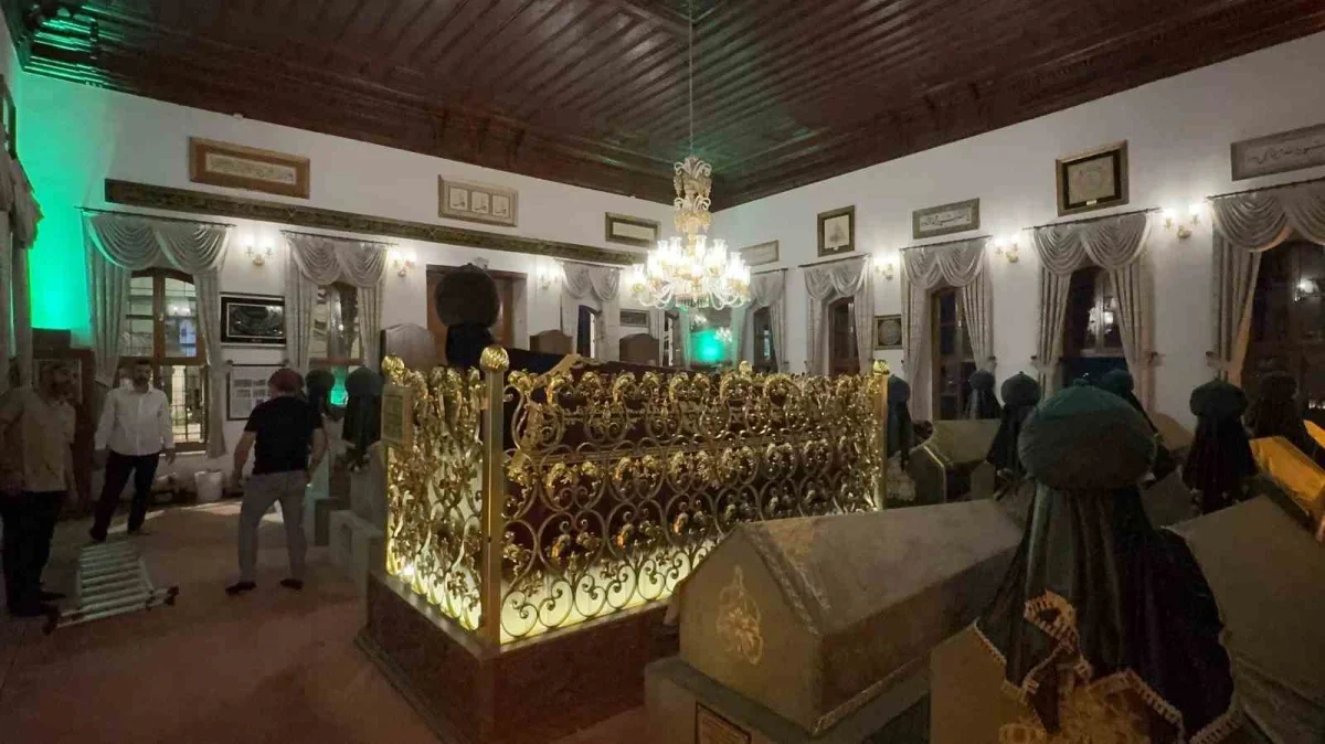 Üftâde Hazretleri'nin makamında hat levhaları yenilendi