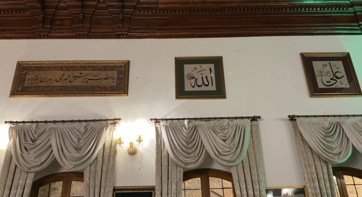 Üftâde Hazretleri'nin makamında hat levhaları yenilendi
