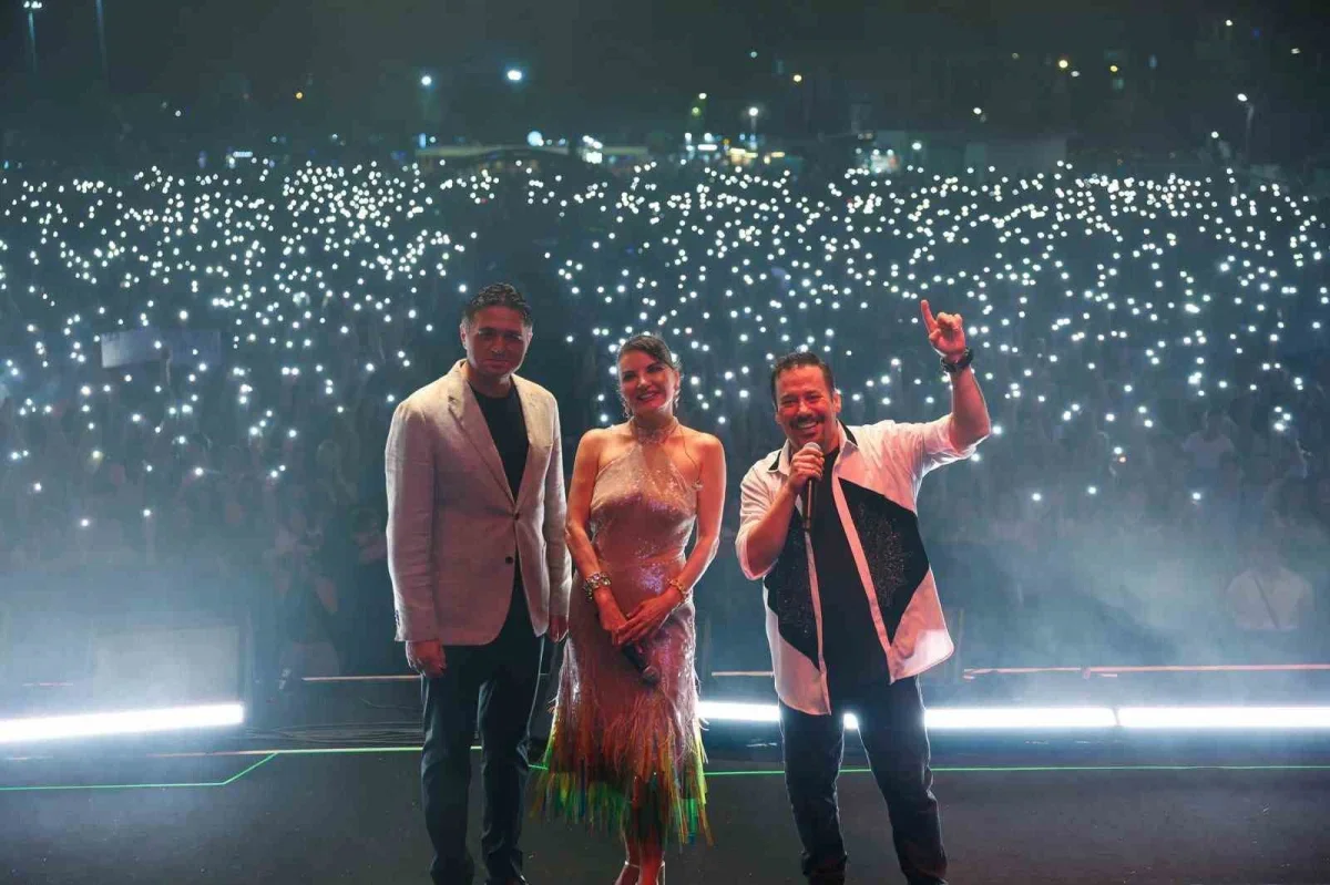 Aliağa Sanat Günleri'nde üçüncü hafta tiyatro ve konserle geçti