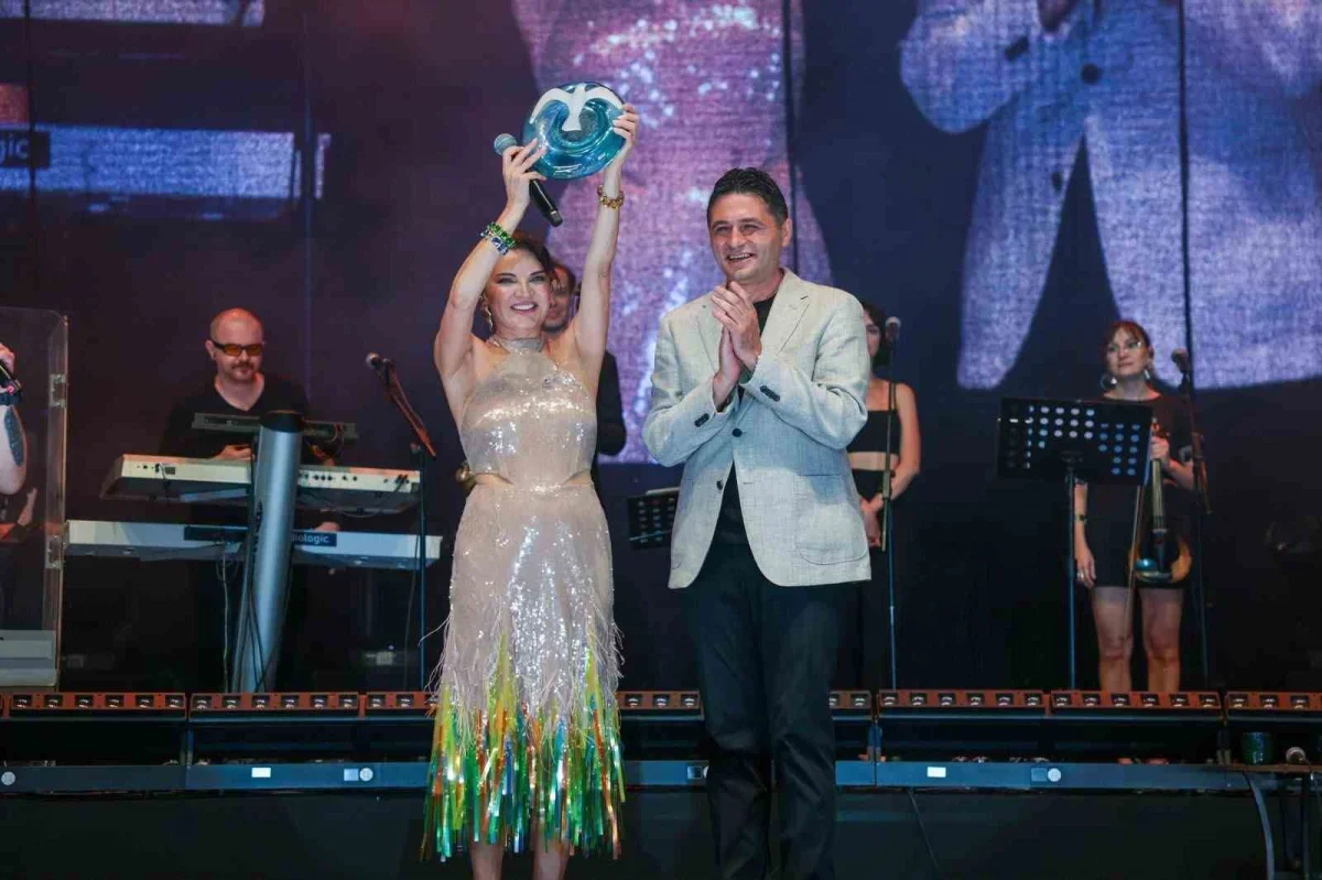 Aliağa Sanat Günleri'nde üçüncü hafta tiyatro ve konserle geçti