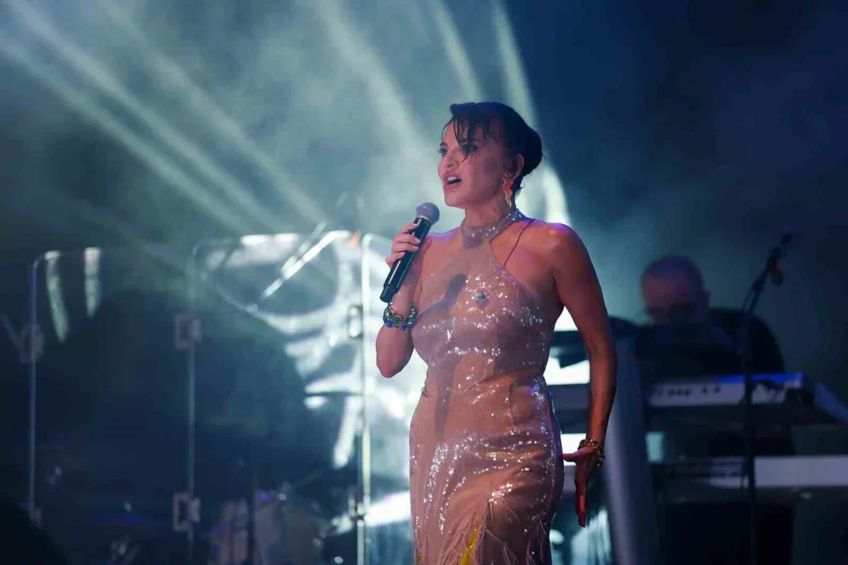 Aliağa Sanat Günleri'nde üçüncü hafta tiyatro ve konserle geçti