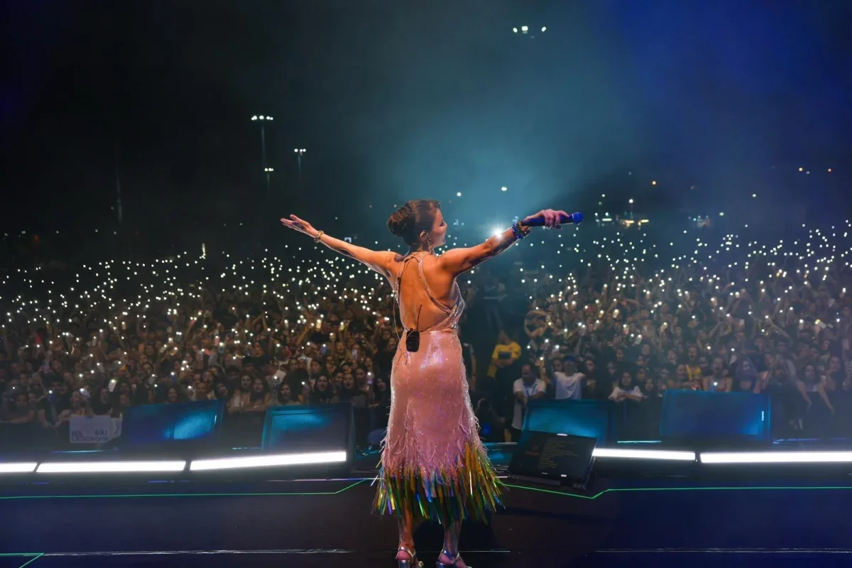 Aliağa Sanat Günleri'nde üçüncü hafta tiyatro ve konserle geçti