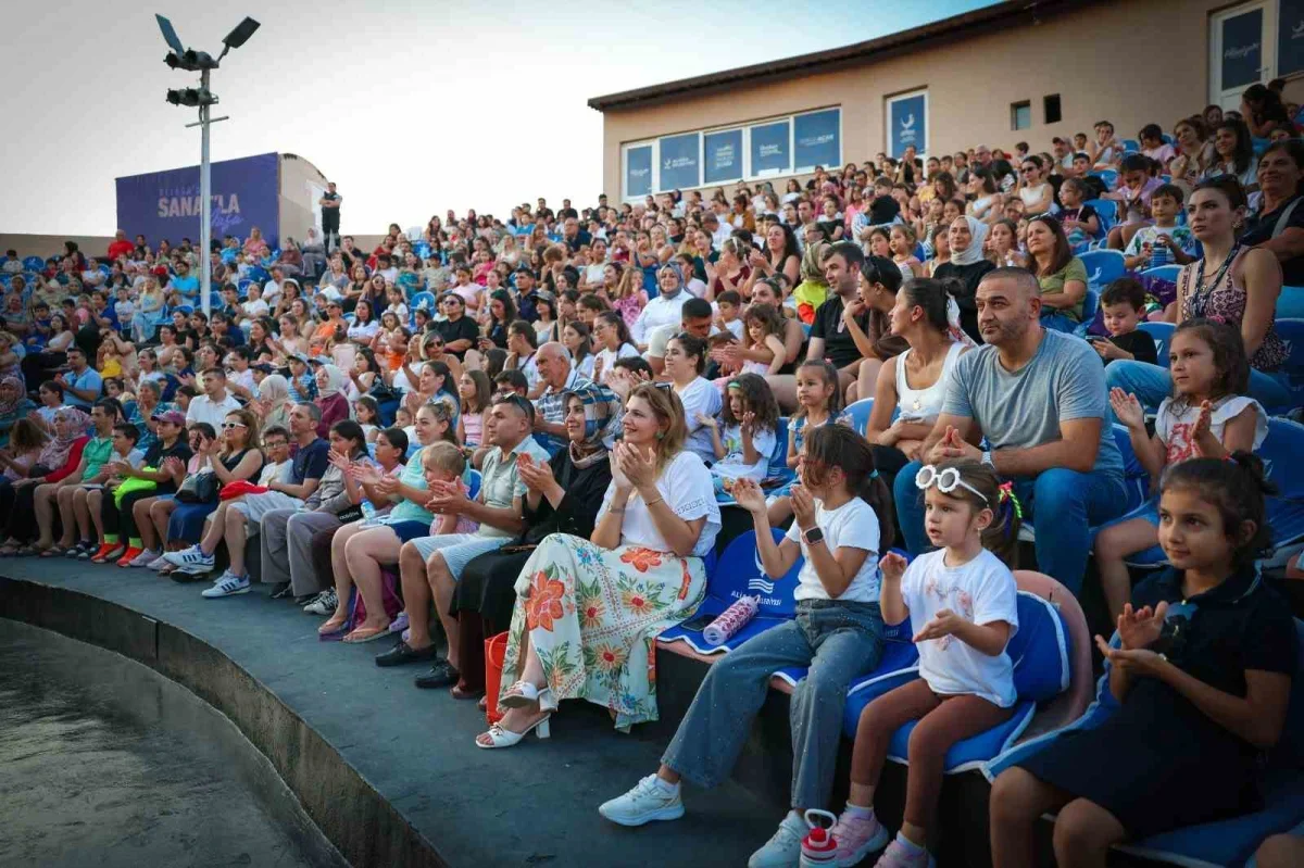 Aliağa Sanat Günleri'nde üçüncü hafta tiyatro ve konserle geçti