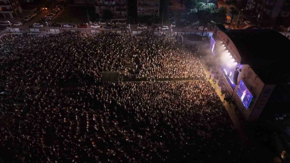 Aliağa Sanat Günleri'nde üçüncü hafta tiyatro ve konserle geçti