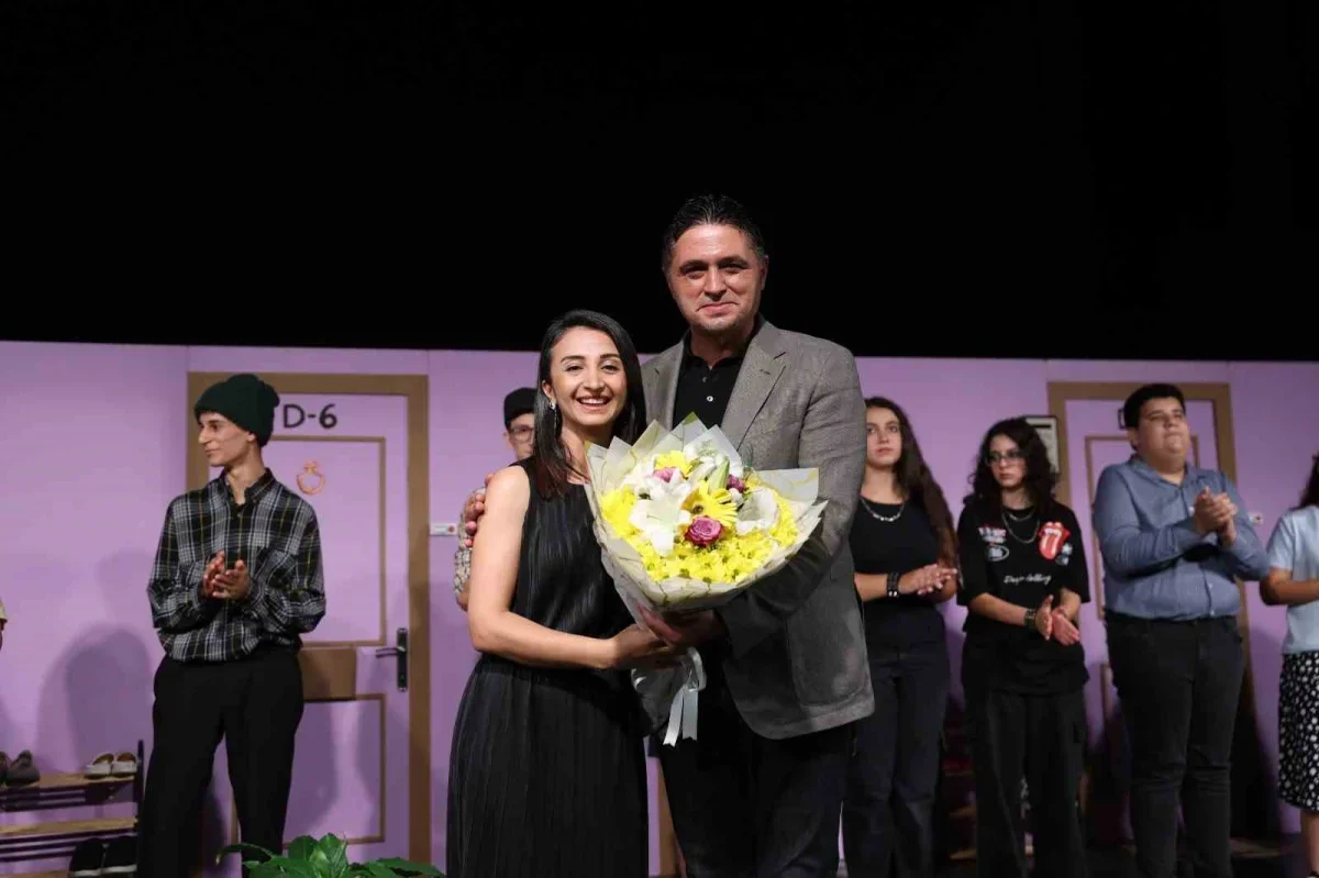 Aliağa Sanat Günleri'nde üçüncü hafta tiyatro ve konserle geçti