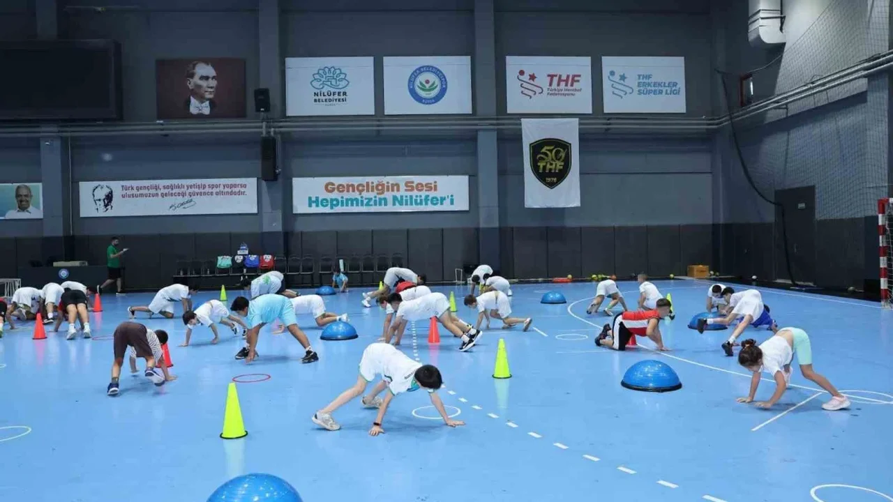 Nilüfer'de Hentbol Akademisi çocuklara kapılarını açtı