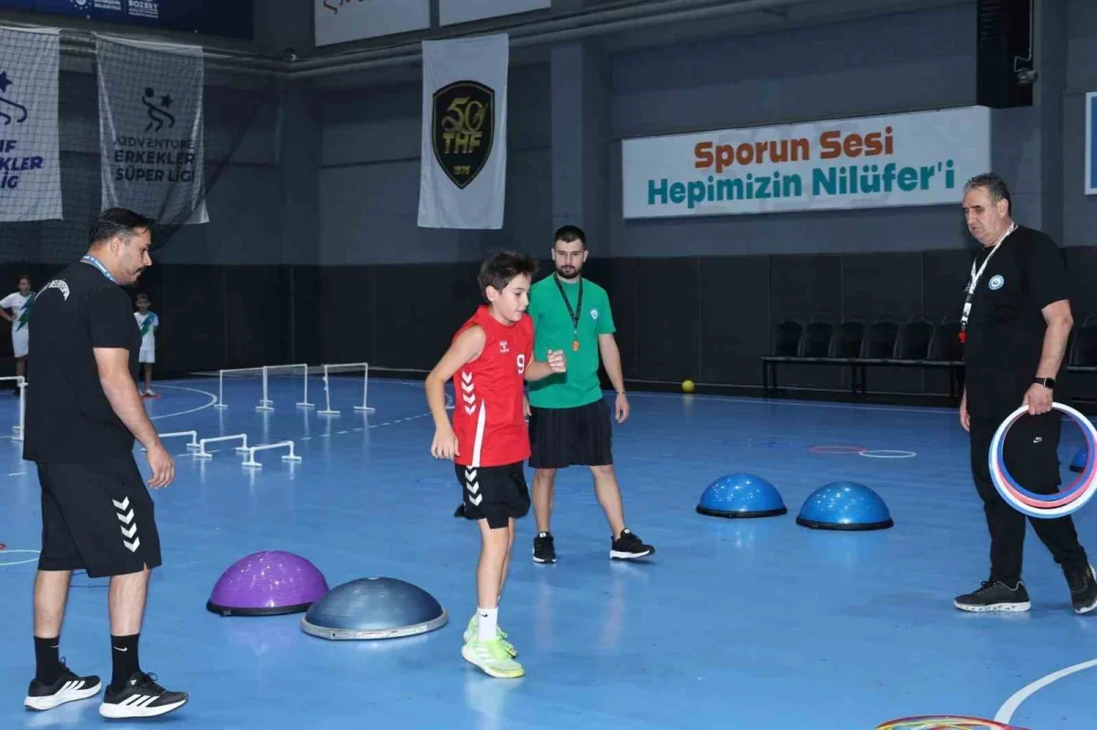Nilüfer'de Hentbol Akademisi çocuklara kapılarını açtı