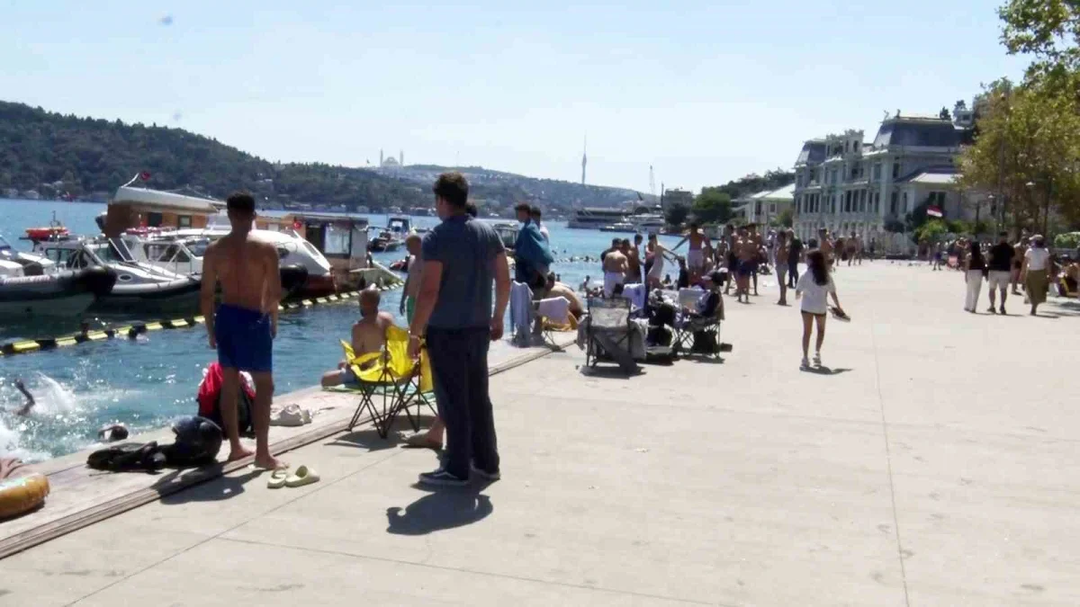 İstanbul'da sıcak hava dalgası: Bebek Sahili doldu taştı