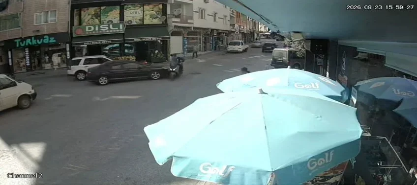 Bursa Orhangazi'de kavşakta otomobil motosiklete çarptı: 1 yaralı