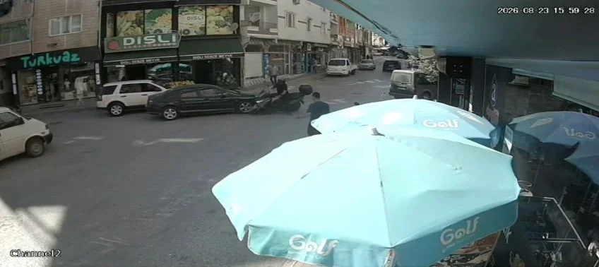 Bursa Orhangazi'de kavşakta otomobil motosiklete çarptı: 1 yaralı