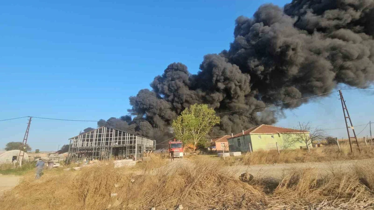 Tekirdağ Çerkezköy'de geri dönüşüm tesisinde yangın çıktı