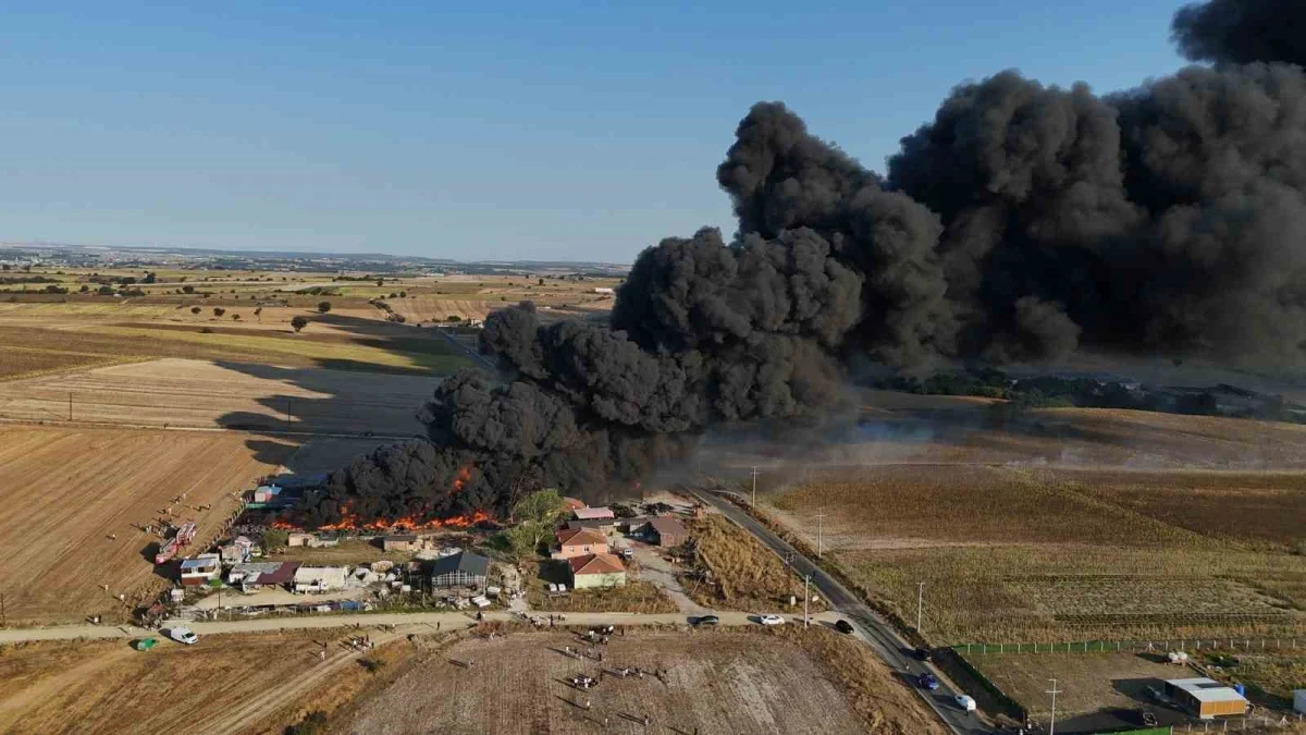 Tekirdağ Çerkezköy'de geri dönüşüm tesisinde yangın çıktı