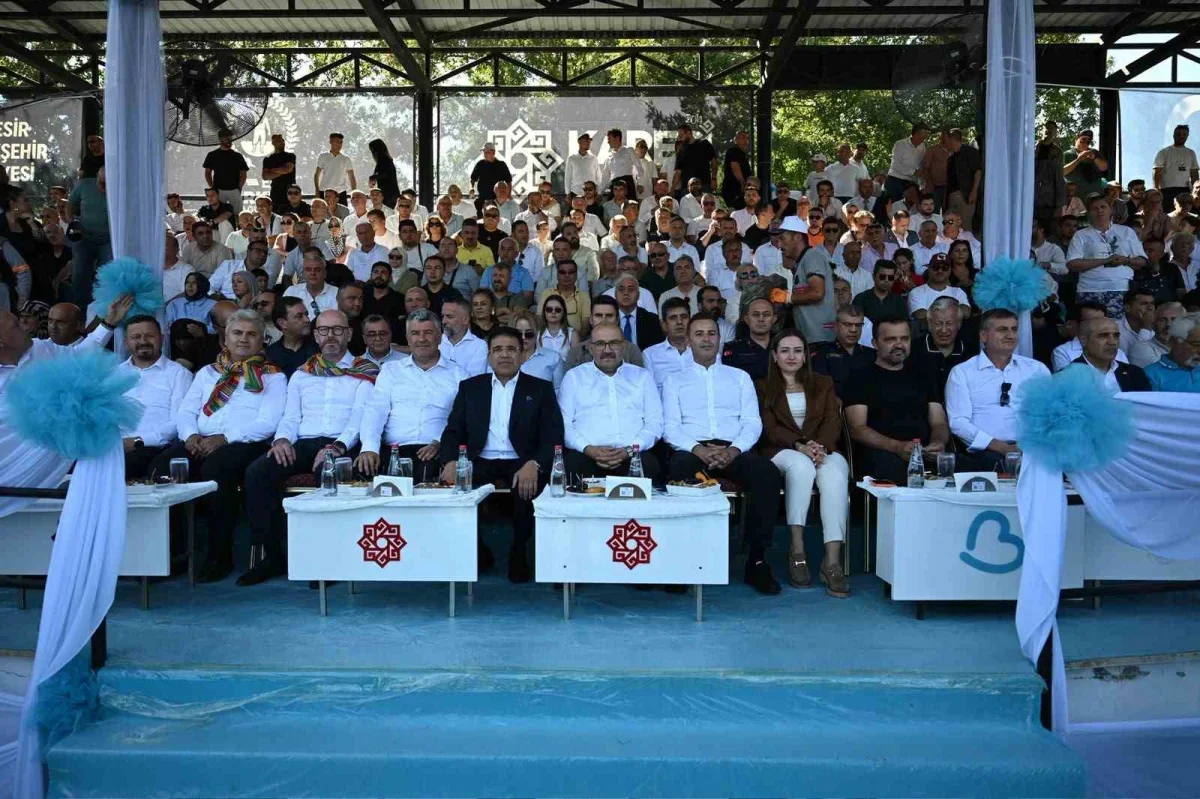 Mustafa Taş, Kurtdereli Yağlı Güreşleri'nde altın kemeri aldı