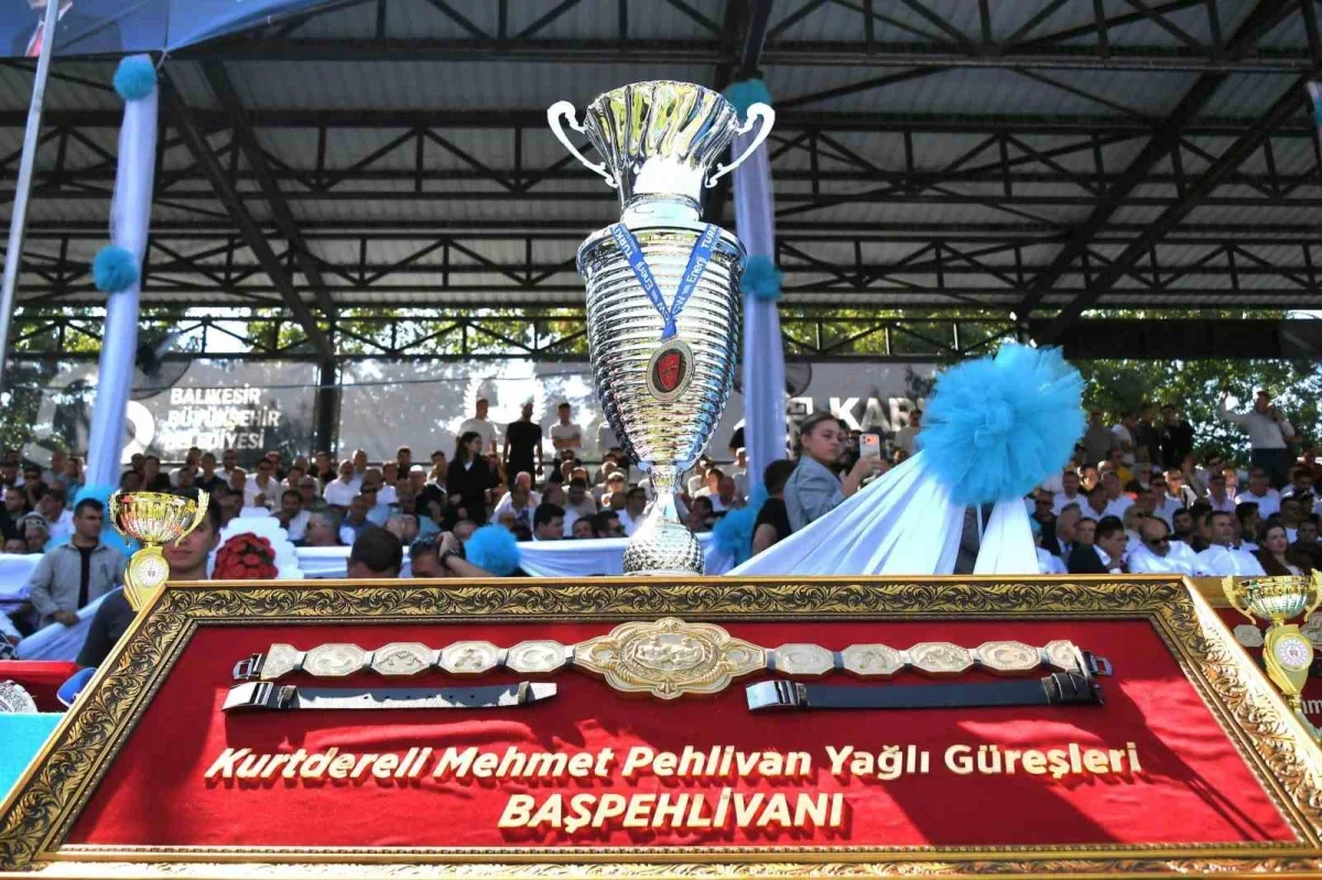Mustafa Taş, Kurtdereli Yağlı Güreşleri'nde altın kemeri aldı