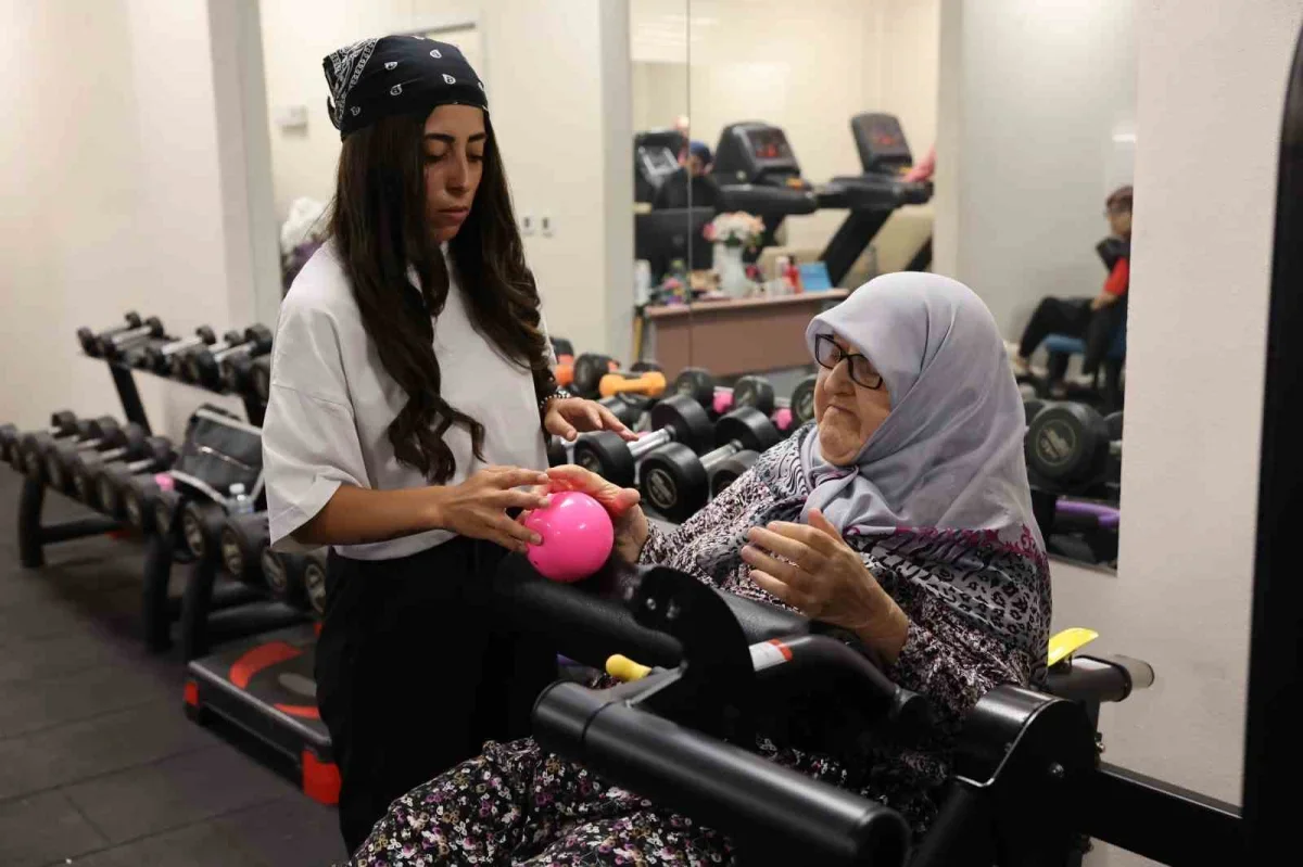 82 yaşındaki Kayalı Yavuz sporla bastonunu bıraktı