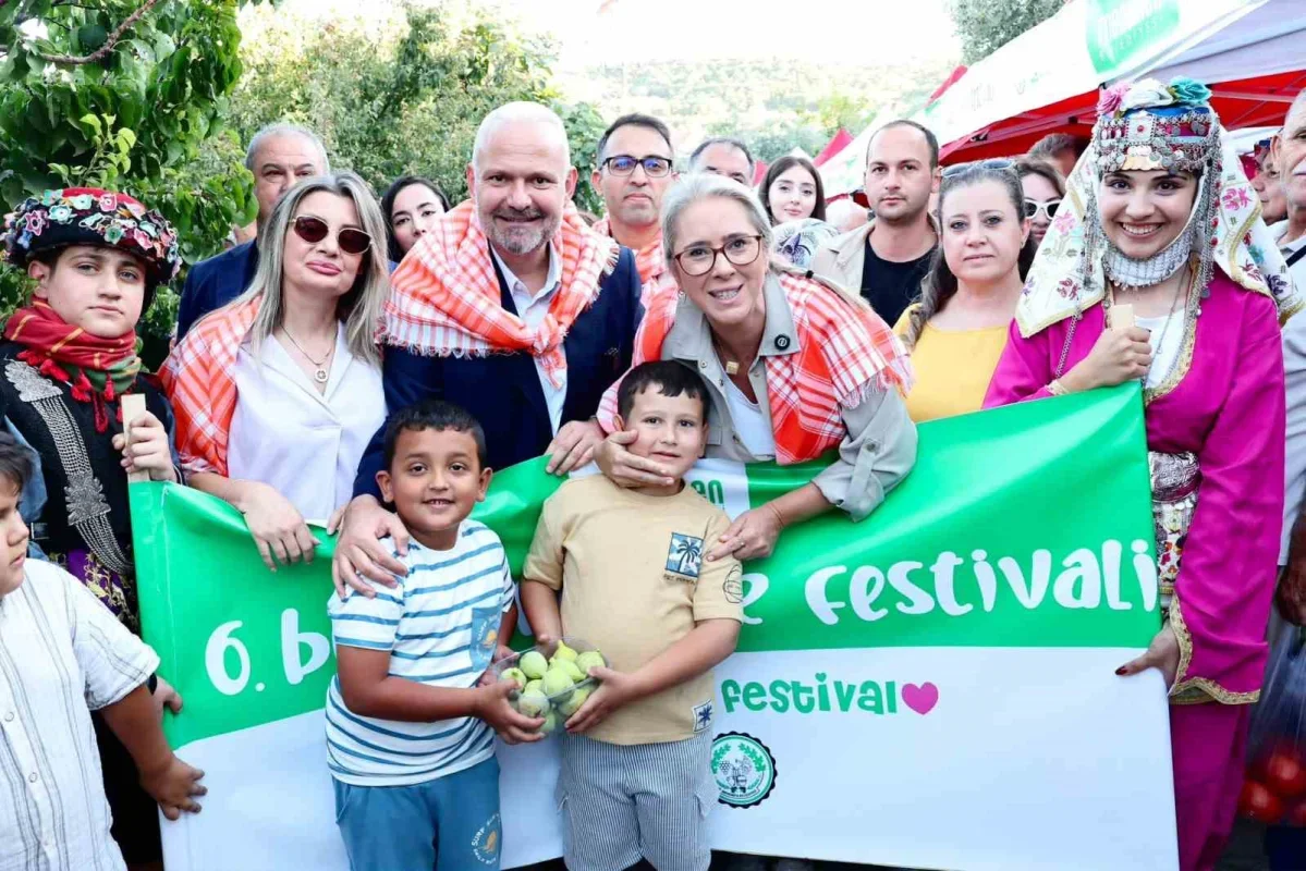 Bozalan İncir Festivali Menemen'de renkli görüntüler sundu
