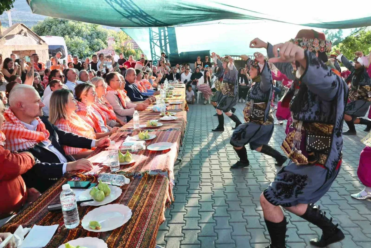 Bozalan İncir Festivali Menemen'de renkli görüntüler sundu