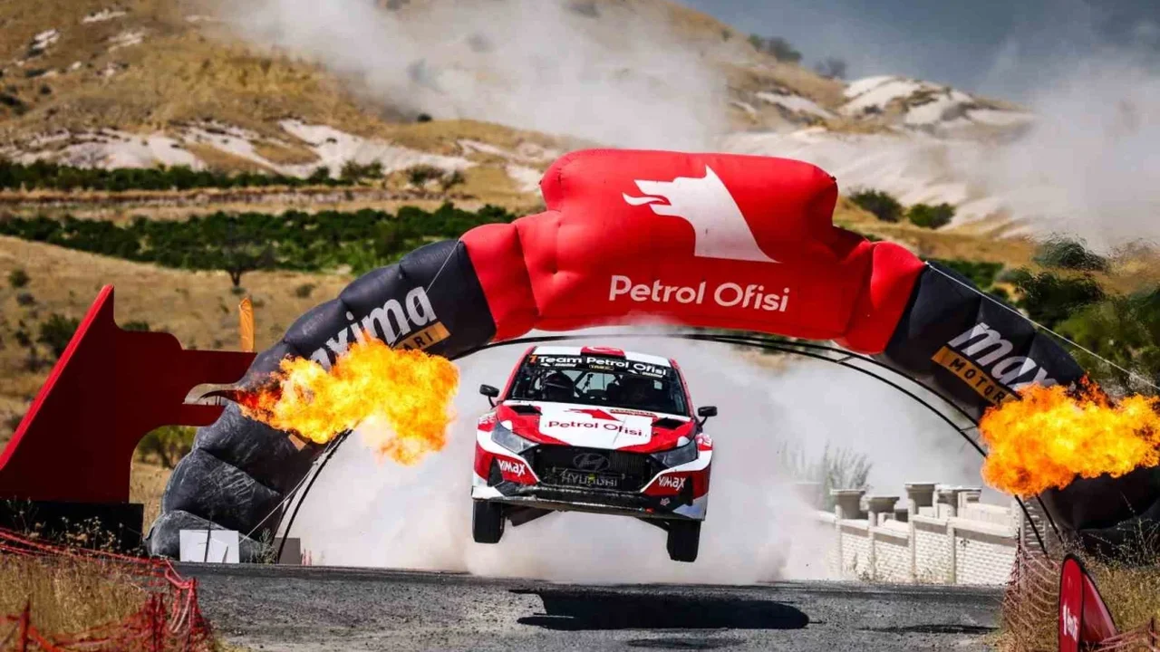 Kerem Kazaz Kapadokya Rallisi'ni ikinci kez zirvede bitirdi