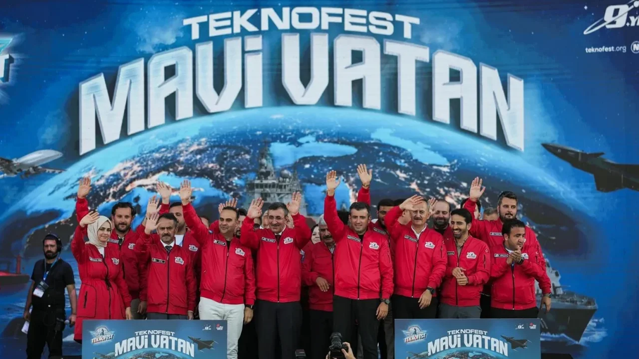 TEKNOFEST Mavi Vatan'ı 343 Bin Kişi Gölcük'te Ziyaret Etti