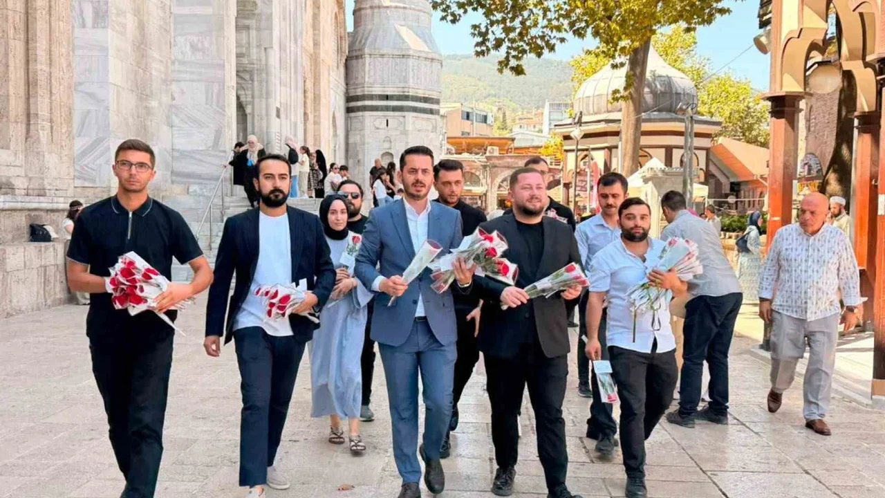 Bursa'da AK Parti gençlerinden Mevlid Kandili programı
