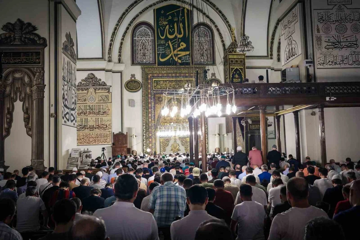 Bursa'da Mevlid Kandili Ulu Camii'nde dualarla idrak edildi