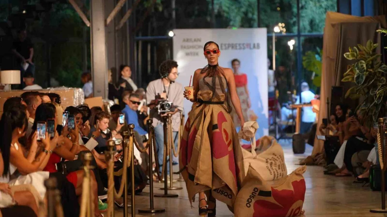 Espressolab Roastery'de moda şovu: 4 marka aynı podyumda