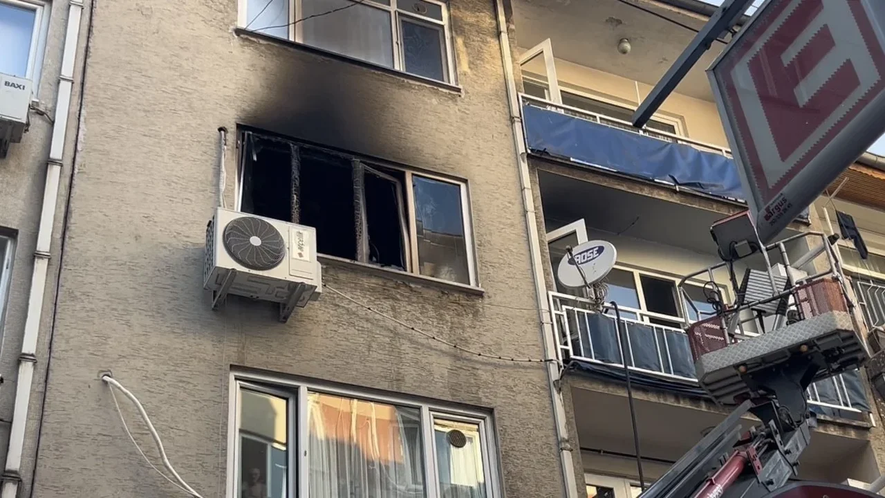 Bursa Osmangazi'de 4 katlı binada yangın paniği