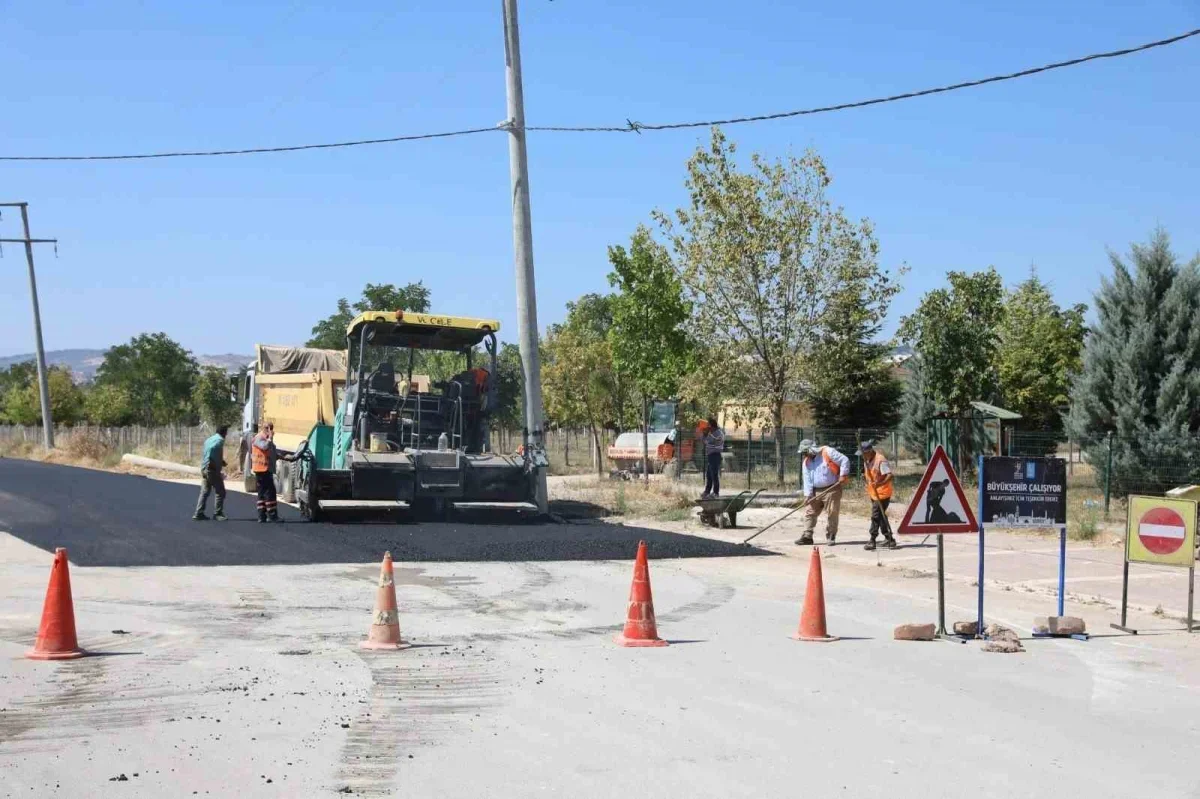 Bursa Büyükşehir'den İnegöl Çalıkavak yoluna sıcak asfalt