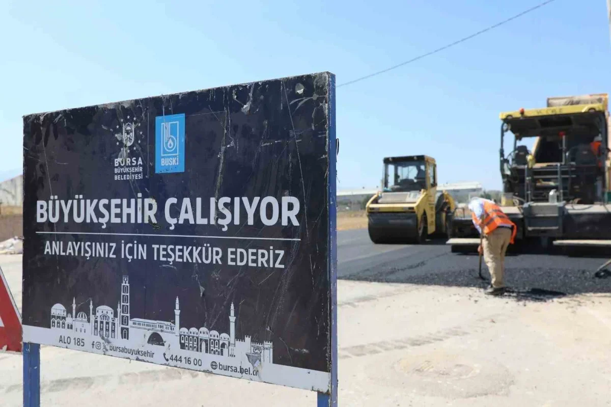 Bursa Büyükşehir'den İnegöl Çalıkavak yoluna sıcak asfalt