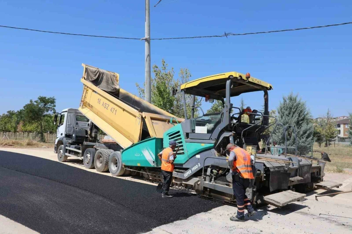 Bursa Büyükşehir'den İnegöl Çalıkavak yoluna sıcak asfalt