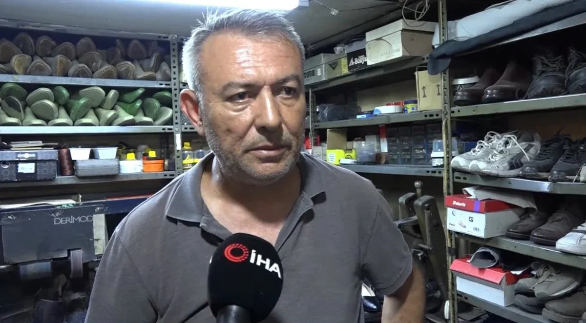 Kırklareli'nde Yalçın Yelek 43 yıldır ayakkabı tamirciliği yapıyor