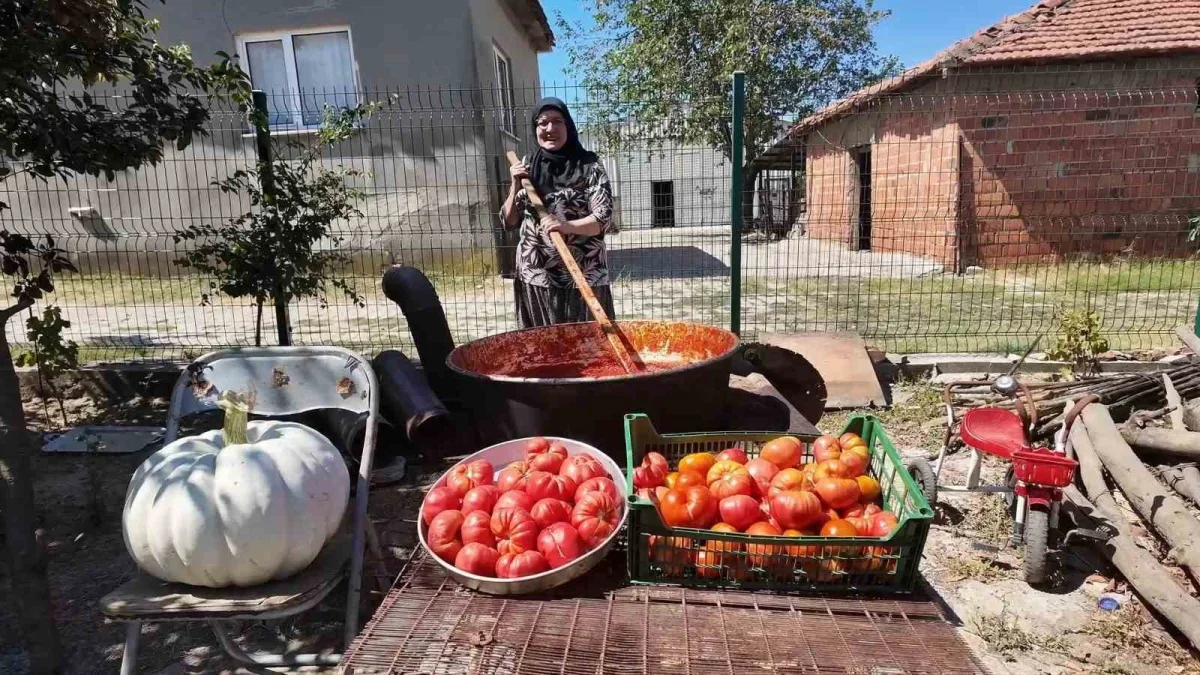 Malkara'da imece usulü salça yapımı komşuluğu güçlendiriyor