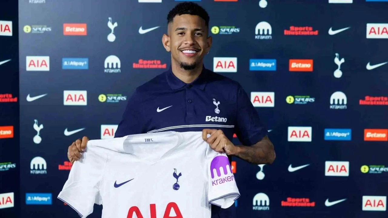 Tottenham, Manchester City'den Savinho'yu kadrosuna kattı