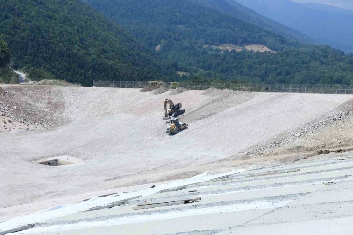 Kestel'de 4 bin 200 dekar araziyi sulayacak gölette sona yaklaşıldı
