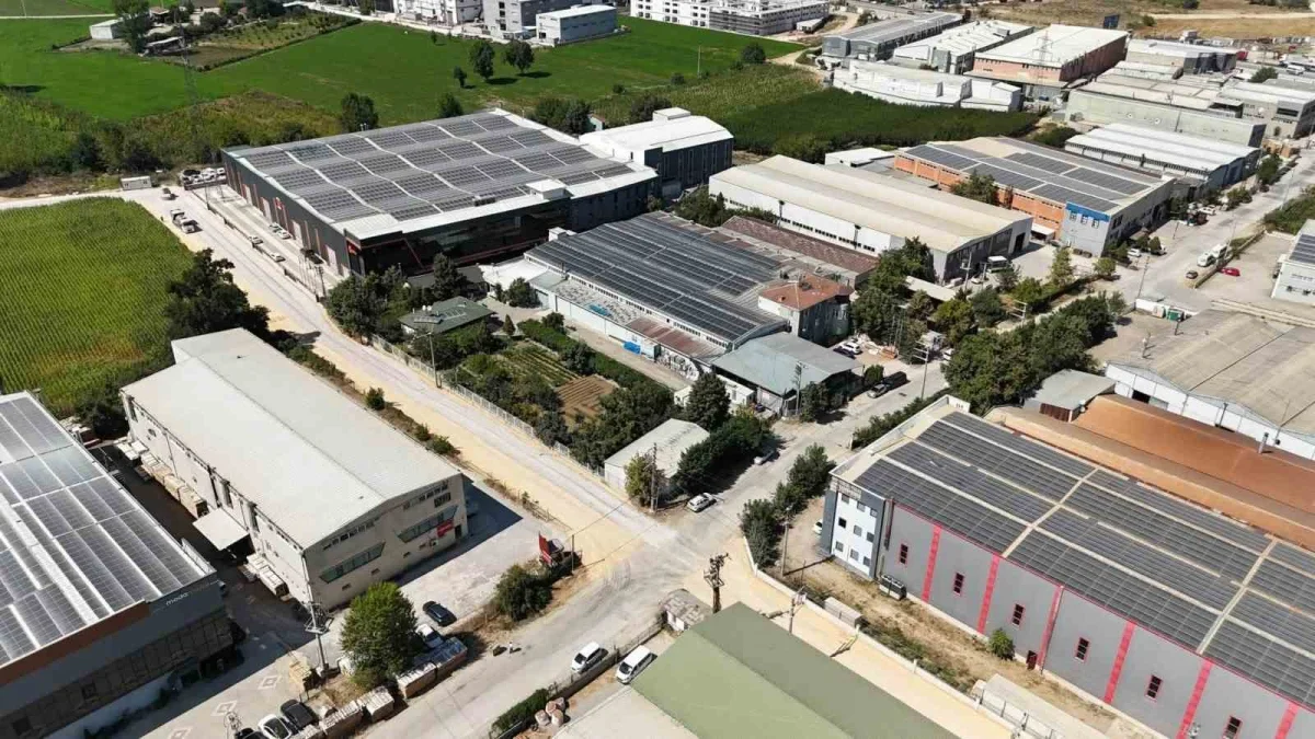 Cerrah'ta Veysel Karani Caddesi'ne sathi kaplama yapıldı