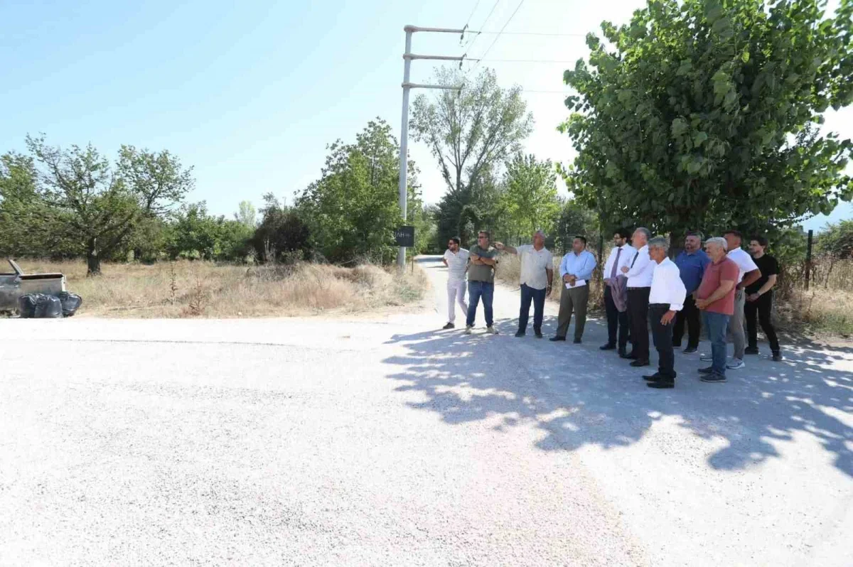 Cerrah'ta Veysel Karani Caddesi'ne sathi kaplama yapıldı