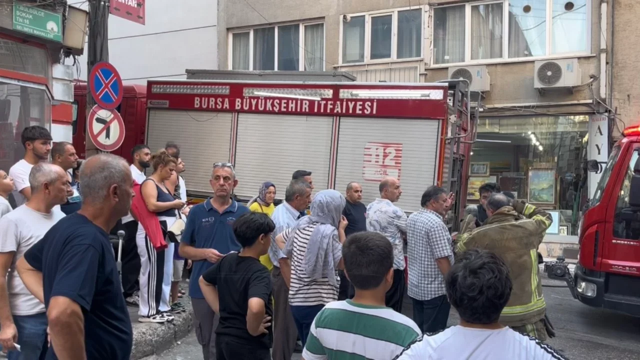 Bursa'da alev alarmı! Mahalleli sokağa döküldü