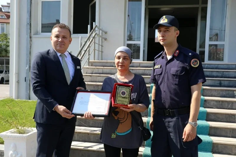 Aynur Büyük, çocukluk hayali için arsasını jandarmaya bağışladı