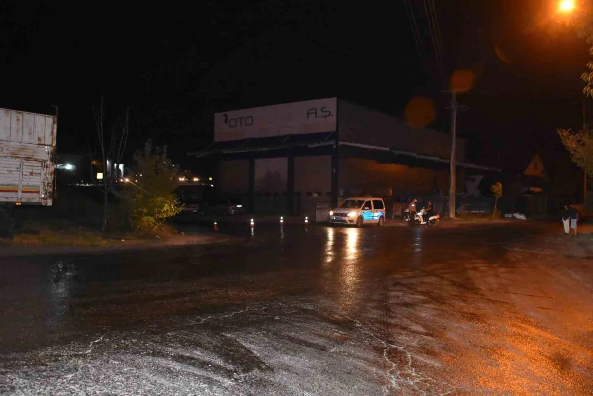 Hendek'te asit sızdıran kamyon paniği: 2 kişi hastanede