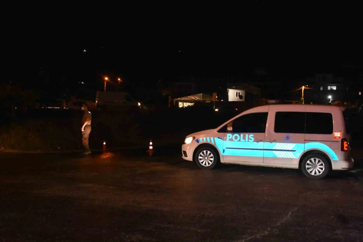Hendek'te asit sızdıran kamyon paniği: 2 kişi hastanede