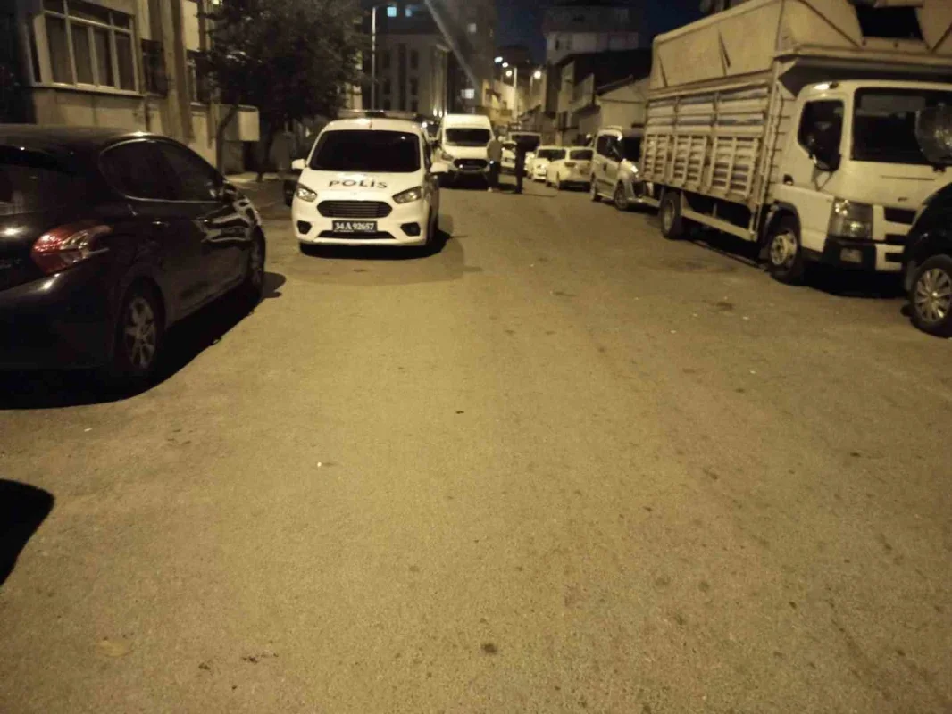 Ataşehir'de gecekonduya silahlı saldırı: Mahallede panik