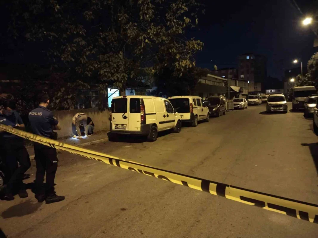 Ataşehir'de gecekonduya silahlı saldırı: Mahallede panik