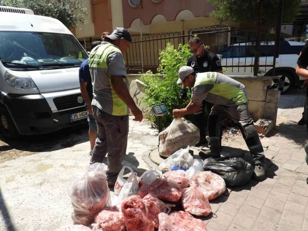 Antalya Kepez'de son kullanma tarihi geçmiş 152 kilo ete el konuldu