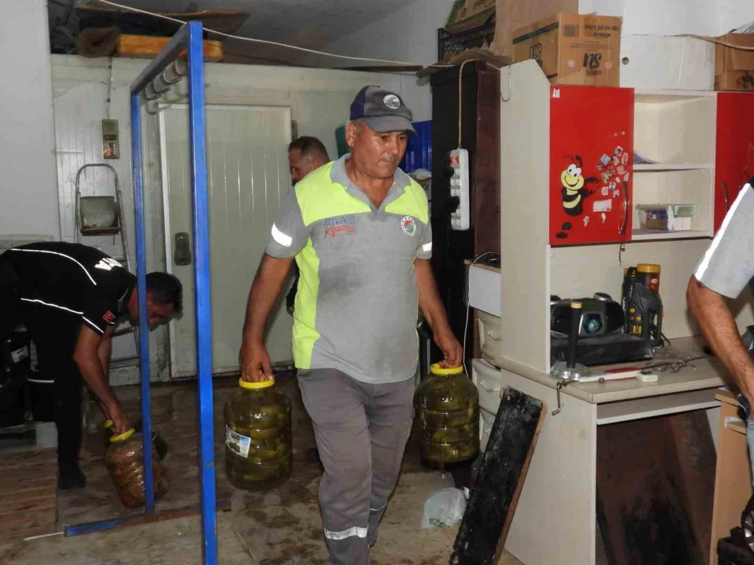 Antalya Kepez'de son kullanma tarihi geçmiş 152 kilo ete el konuldu