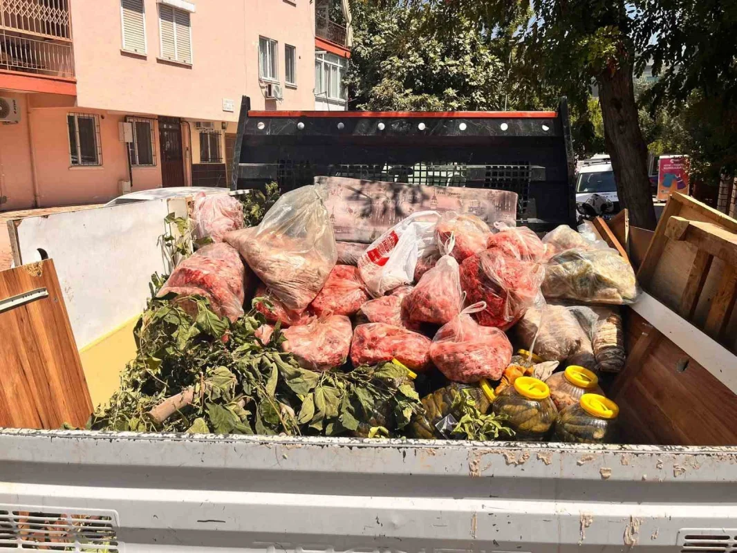 Antalya Kepez'de son kullanma tarihi geçmiş 152 kilo ete el konuldu